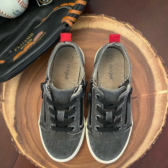 Cat & Jack Black and White Kids Sneakers - Picture 4 of 10